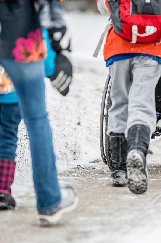 Jak dbać o higienę w placówkach edukacyjnych w okresie zimowym ? – Praktyczne wskazówki.